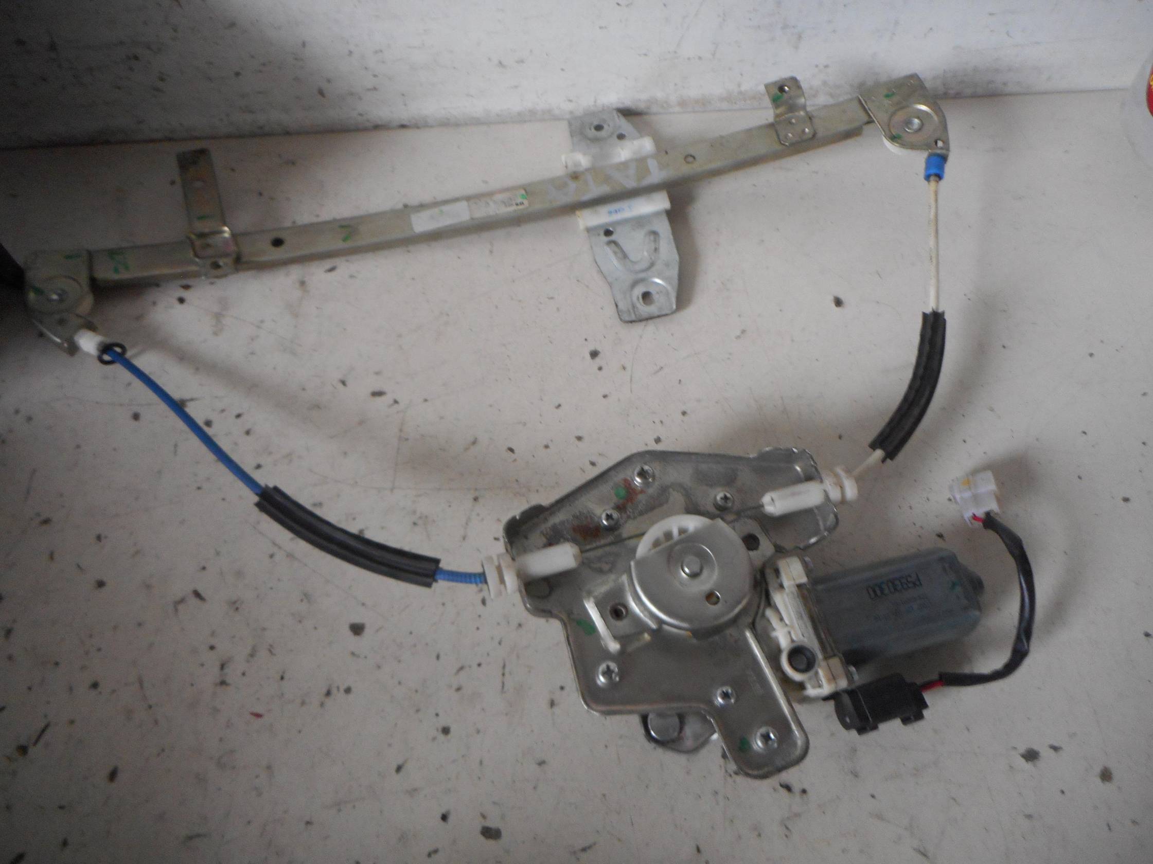 Alzacristallo elettr. porta post. sx.